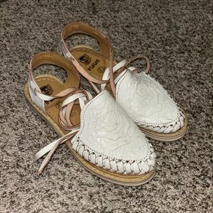 White Tie Up Huaraches with Rose Design